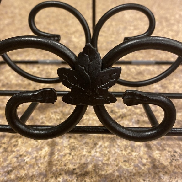 Longaberger Wrought Iron Cookbook Stand Maple Leaf (Stand Only-No Cookbook) - Picture 6 of 16